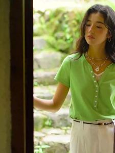 Slimming V-neck Lace T-shirt