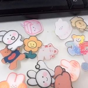 Sty⚡ Aksesoris siswa bros akrilik Bros kartun lucu kreatif Lencana aksesoris pakaian tas pribadi