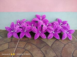 handmade crafts flowers lily per head or per flower only no leaves and sticks. Made of fuzzy wire and hand made with love perfect for decoration ideas for making a bouquet and many more..
