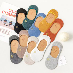 Golden ถุงเท้าแบบสั้น ถุงเท้าข้อสั้น ผ้านุ่มใส่สบาย ถุงเท้าลายแมวน่ารัก womens socks