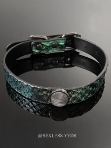 Green Snake Skin Pattern Leather Necklace Choker for Women Unique Personality Lockbone Chain Jewelry Sweet Cool Style