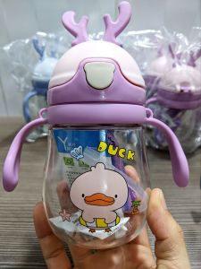 [Màu Hồng] Bình nước cho bé Bình nước dễ thương có ống hút cho bé tập uống có van chống sặc cao cấp 300ml bằng nhựa PP chịu nhiệt tốt có dây đeo.