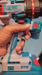 TOTAL สว่านกระแทกแบตเตอรี่ไร้สาย 42 โวลท์ 69 N.m(แบต 1 ก้อน + แท่นชาร์จ) รุ่น TIDLI426981 ( Compact Brushless Cordless Impact Drill )