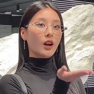 Y2K Stylish Sun Glasses Diamond Decoration Sunglasses High-end Luxury Oval Glasses Female Eyewear Cermin Mata
