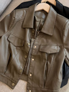 แจ็คเก็ตหนังสั้นสไตล์มอเตอร์ไซค์สำหรับผู้หญิง ฤดูใบไม้ร่วง 2023 แฟชั่น ดีไซน์อเนกประสงค์ ลำลอง ขนาดเล็ก เสื้อคลุมแบบมีฮู้ด