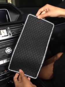 Tatakan Dashboard Mobil Anti-Slip Bahan Silicone Premium Bling Bling - Tahan Lama dan Mudah Dipasang