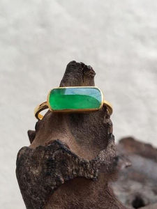 Retro Gold-Plated Emerald Green Saddle Ring Adjustable