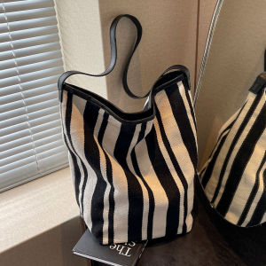 Casual Large Capacity Canvas Shoulder Bag Womens 2025 New Korean Style Shopping Commuter Bag Versatile Crossbody Tote Bag