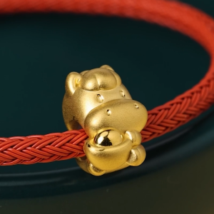Chow Sang Sang  周生生 999 Gold Auspicious Blessings Mini Gold Sycee Horse Charm for Women & Men 95933C  (Bracelet Not Included)
