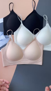 Áo Ngực Màu Kem Nền Thoáng Khí Không Gọng Không Gài Không Lộ Viền A214 YiOn Underwear