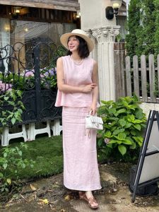 ชุดสองชิ้นผ้าลินินสไตล์ฝรั่งเศสสำหรับผู้หญิงในช่วงฤดูร้อนปี 2024 ทรงหลวมๆ สีชมพู แขนกุด เอวสูง คอกลม