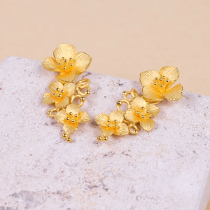Chow Sang Sang 周生生 999.9 24K Pure Gold Chinese Wedding Collection Floral Hydrangea Earrings for Women 86591E Price-by-Weight