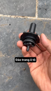 Núm phun nước kính xe ISUZU NKR NQR NPR ELF núm phun nước kính xe ô tô 5 chấu sườn