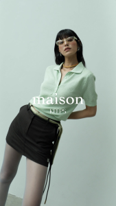 maison KEEPS | Kiko Knitted Tops เสื้อโปโลไหมพรม": "เสื้อโปโลไหมพรม ของ Maison KEEPS ในผ้า Kiko