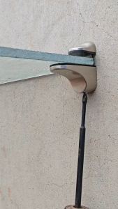 Giá đỡ kính treo tường bằng hợp kim nhôm chắc chắn bền đẹp