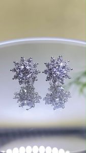 Khuyên tai bạc nữ xi bạch kim Bông tai hoa tuyết đá chủ moissanite màu trắng và màu xanh 5li Hoa tai bạc xi vàng trắng