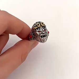 Cincin Retro Pria Motif Kepala Raja Kera SunGoKong Mata Merah Adjustable