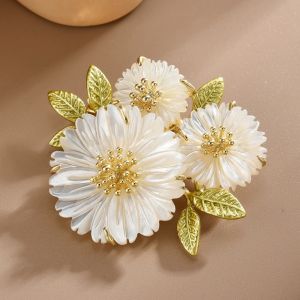 New Romantic Daisy Brooches For Women High-end Temperament Fashionable Versatile Light Luxury Sweet Jewelry Gift