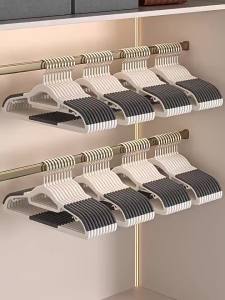 SEA JJT ไม้แขวนเสื้อ flocking ราวตากผ้าเก็บของในหอพักในครัวเรือนแบบหมุนได้กันลื่น ประหยัดพื้นที่