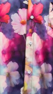 GT shop เสือเชิ้ต ผู้ชาย แขนสั้น คอปก ลวดลายสวยงามและน่ารักมากๆ ที่จะทำใให้คุณดูโดดเด่นเป็นอย่างมาก ใส่แล้วสดชื่นอารมณ์ดีเหมือนยกสวนดอกไม้มาไว้บนตัว