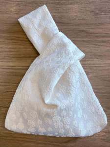 กระเป๋าสะพายไหล่ผ้าไหมลายดอกไม้สไตล์ย้อนยุคสำหรับผู้หญิง กระเป๋าถือแบบลำลอง กระเป๋าสะพายไหล่แบบหัวเข็มขัด กระเป๋าถือแบบสะพายข้าง