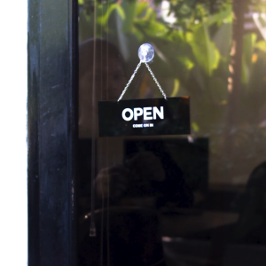 Sign Open Closed Gantung Akrilik + Stiker Outdoor - INPI HOUSE