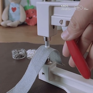 Máy đính hạt ngọc trai nhựa lên áo hạt bẹt đính cườm trên giày dép túi xách phụ kiện may mặc