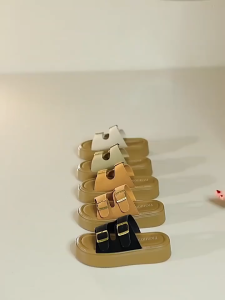 รองเท้าแตะส้นตึกสไตล์เรโทร รองเท้าชายหาดสำหรับกลางแจ้งช่วงฤดูร้อน