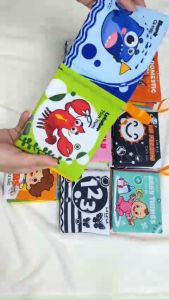 Sách vải cho bé sơ sinh 0 đến 12 tháng MẪU MỚI an toàn tuyệt đối kích thước 12x11cm 8 mặt sột soạt