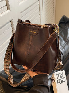 Korean Style Bucket Bag Womens Crossbody Bag Wide Strap Versatile Autumn Winter Retro Design New 2025 Soft PU Leather Handbag