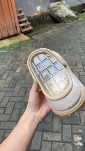 C88- Sandal Wanita CROSS Classic Mega Crush Clog Sandal Wanita Terbaru Trendy Tinggi 7cm Sol Lembut Dan Tebal Sandal Wanita Dewasa Sandal Wanita Remaja Sandal Wanita Terbaru 2025 Sandal Wanita Kerja Sandal Wanita Jalan Jalan Sandal Wanita Murah