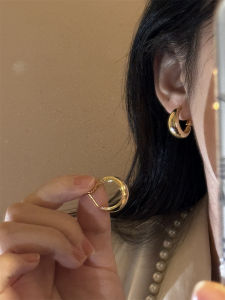 ต่างหูโลหะสไตล์ย้อนยุคสำหรับผู้หญิง เครื่องประดับแฟชั่นระดับไฮเอนด์ ดีไซน์เรียบง่าย เหมาะกับทุกฤดูกาล ต่างหูแบบห้อย