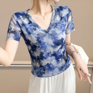 YIMEI แขนสั้นพิมพ์ลายตาข่ายยืดหยุ่นสูงฤดูร้อนแฟชั่น2025เสื้อยืดคอวีเพรียวบางและมีสไตล์เสื้อผู้หญิงขนาดใหญ่และสวยงาม