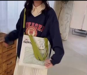 กระเป๋าสะพายข้างเนื้อผ้าแคนวาสสไตล์เกาหลีใส่ของได้เยอะ