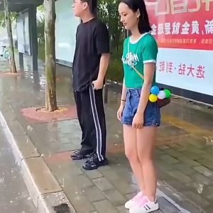 MI-C853 Jas Hujan Bola Plastik Gantung Warna Warni Anti Air / Jas hujan Konser Raincoat Travel Portable Dengan Gantungan Bola Kunci