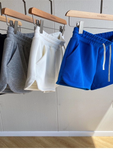 กางเกงขาสั้นทรงเอเอวสูงสไตล์กีฬา กางเกงขาสั้นลำลองสำหรับฤดูร้อน กางเกงขายาวทรงเอเอวสูงสำหรับผู้หญิง ทรงหลวม ทรงหลวม ทรงหลวม