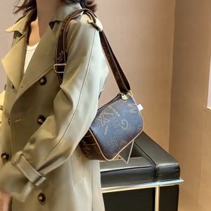 Moys Charlie Crossbody Bag Sling Single Shoulder Bag Niche Design Trendy