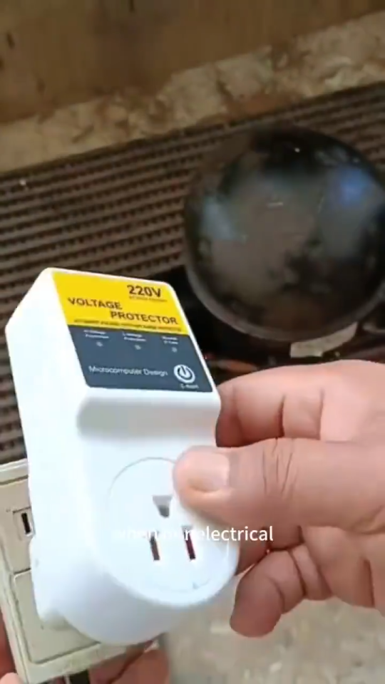 Power On Delay Voltage/Power Surge Protector 3500W 20A Automatic voltage switcher surge Protector