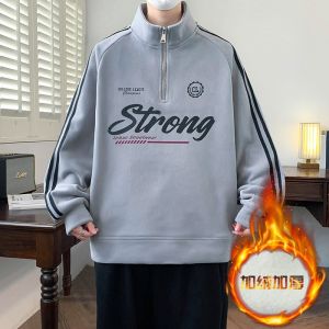 เสื้อโปโลคอตั้งแขนยาวผ้าขนแกะสำหรับผู้ชาย ทรงหลวม สไตล์เกาหลี แฟชั่นฤดูหนาว พิมพ์ลาย เสื้อยืดคอกลม ทรงปกติ