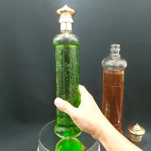 Chai Thủy Tinh Đựng Rượu 500ml họa tiết rồng mẫu trụ cao nắp nhựa kiểu tháp màu đồng – Vỏ Chai Rượu Đẹp - Chai Đựng Rượu (C17)