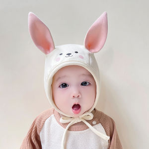 หมวกเด็กหมวกยางมีเชือกผูกสำหรับเด็กทารกแรกเกิดน่ารักสำหรับฤดูใบไม้ผลิและฤดูใบไม้ร่วงหมวกป้องกันหูหูกระต่ายไร้กระดูกติดกระหม่อม