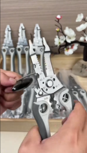 🔥21 IN 1🔥รุ่นใหม่ล่าสุดคีมปอกสายไฟ คีมช่างไฟฟ้าวัสดุสแตนเลส ตัดได้ทั้งสายอ่อนและสายแข็งคีมอเนกประสงค์ สามารถใช้เป็นประแจได้ด้วย