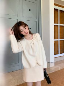 เสื้อสเวตเตอร์ถักคอตกลำลองสำหรับผู้หญิง ทรงหลวม แขนยาว ปกติ คอตกลงมา ดีไซน์ลายผีเสื้อ ทรงเข้ารูป ฤดูใบไม้ผลิ 2024