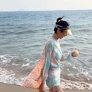 Swimwear output for womens hot Spring Split three piece set sports and fashion summer vacation Korean slim Swimsuit Womens Swimwear shorts and tops