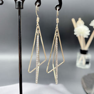 Three-Dimensional Triangle Diamond Geometric Earrings for Women South Korea New Arrival Minimalist Design Earrings Stylish Refined Wild Earrings