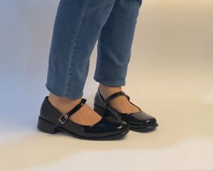 RONA SEPATU PASKIBRA UKURAN BESAR 36 SAMPAI 45 BAHAN MENGKILAP GLOSSY