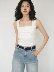 เสื้อกั๊กแขนกุดพับคอเหลี่ยมเอวเข้ารูปสำหรับผู้หญิงในช่วงฤดูร้อนปี 2025 เสื้อผ้าทำงานสไตล์ใหม่ EIGHTHMONTH ทรงตรง