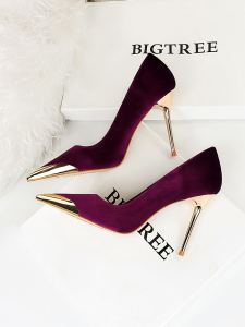 รองเท้าส้นสูงแบบสวมหัวแหลมโลหะหรูหราสำหรับงานเลี้ยง รองเท้าส้นเดี่ยวหนังนิ่มแบบเซ็กซี่สำหรับผู้หญิง รองเท้าแฟชั่นฤดูใบไม้ผลิและฤดูใบไม้ร่วง