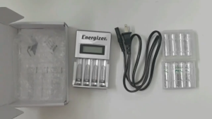 Energizer 4 Slots LCD Display Charger With AA / AAA Nimh Rechargeable Batteries