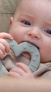 GẶM NƯỚU BIBS HÌNH NGÔI SAO-TRÁI TIM BABY BITTIE CHO BÉ